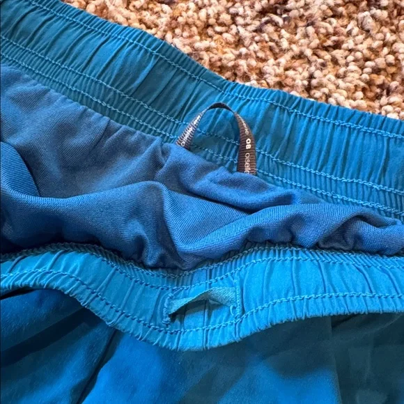 NWOT Oiselle “Pacific” Blue Flyout Shorts, 8 - Picture 3 of 4